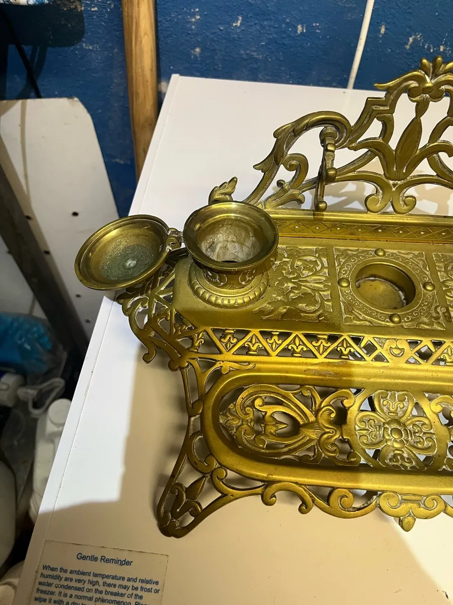 Writhing table inn wells - Image 3