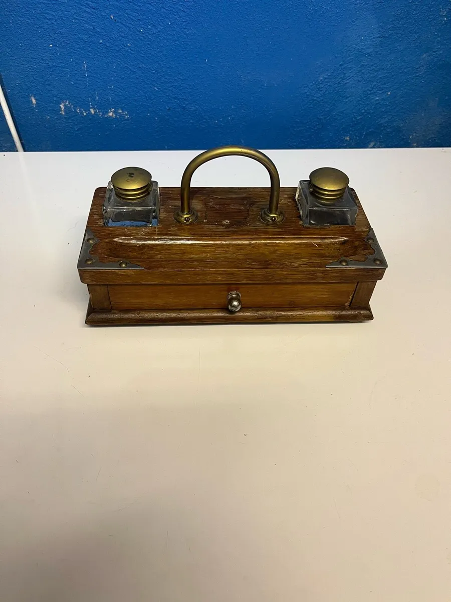 Writhing table inn wells - Image 4