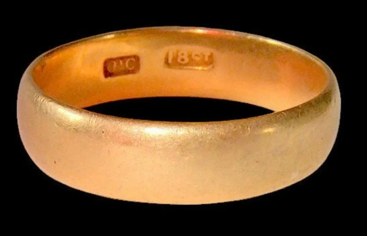 Vintage Hallmarked 18ct Traditional Wedding Band - Image 3