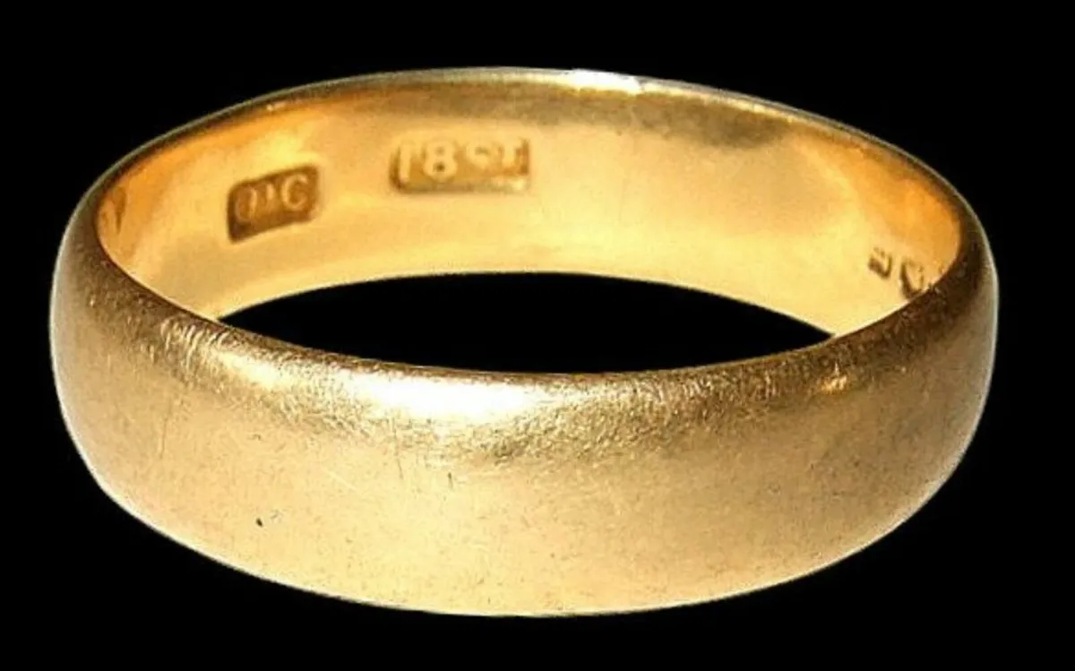 Vintage Hallmarked 18ct Traditional Wedding Band - Image 4