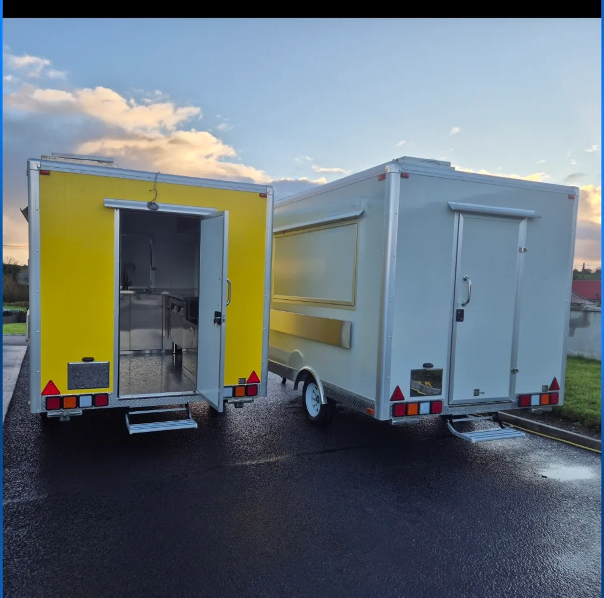 Catering trailer - Image 1