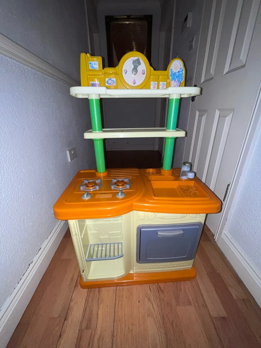Play Kitchen - FREE - Image 1