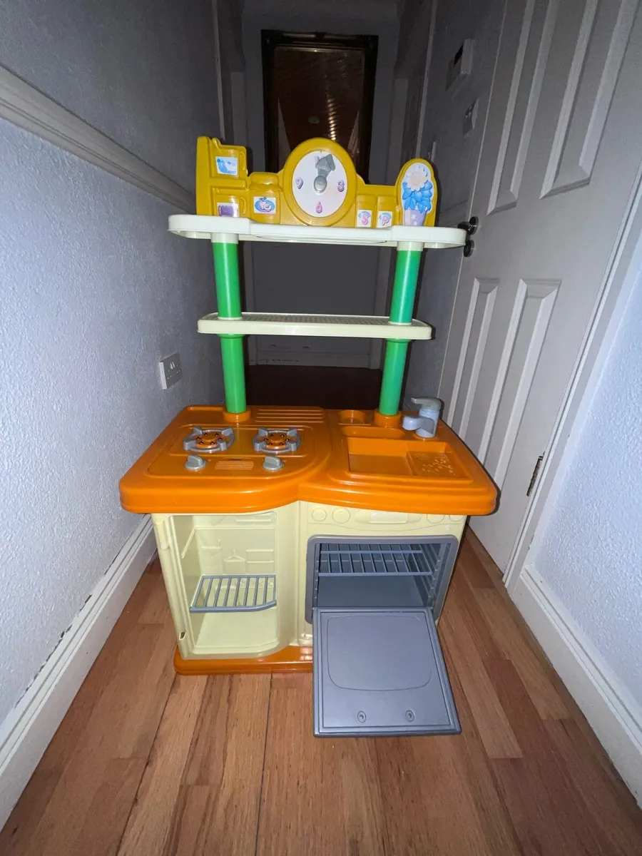 Play Kitchen - FREE - Image 2