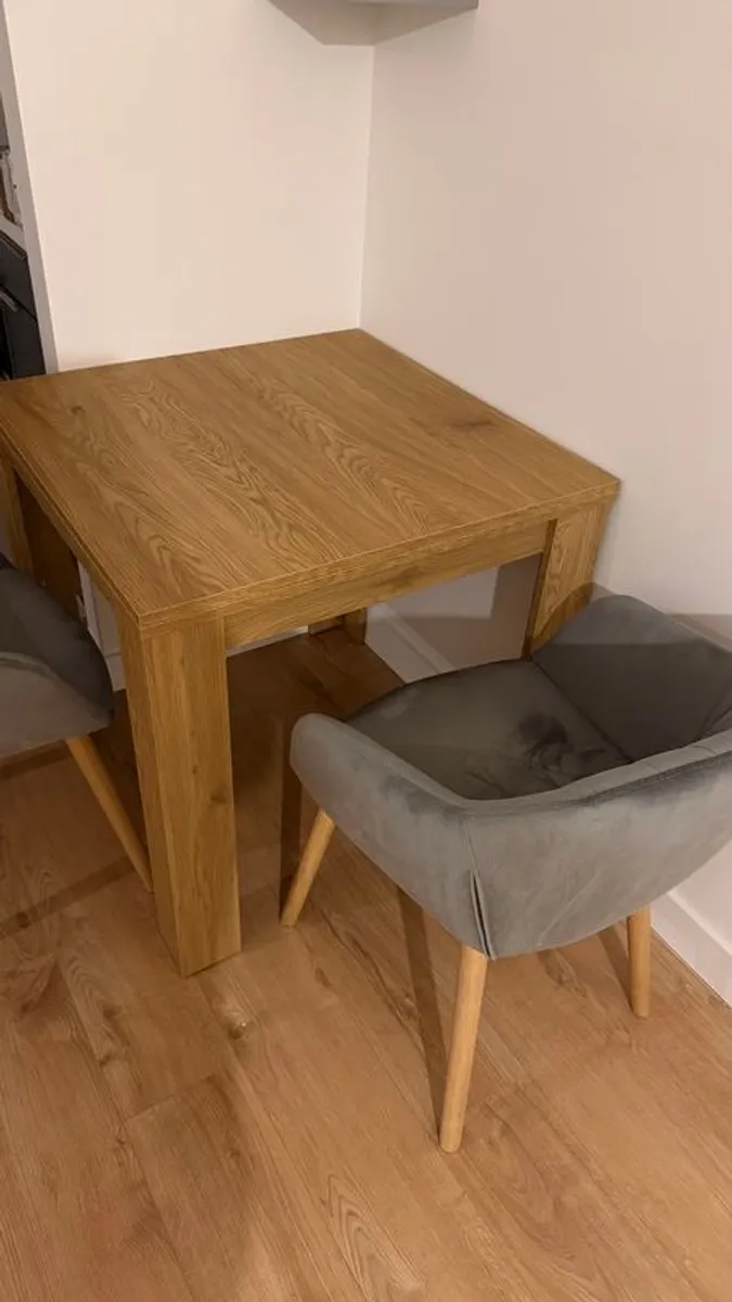 Table with chairs - Image 3