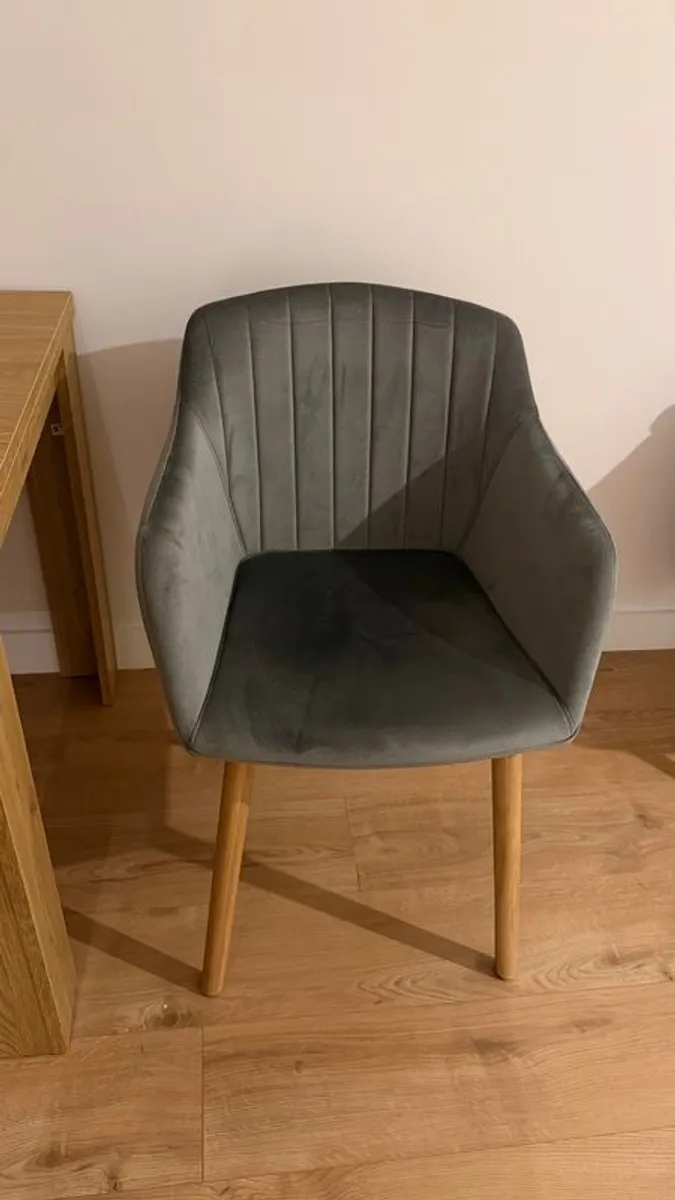 Table with chairs - Image 4