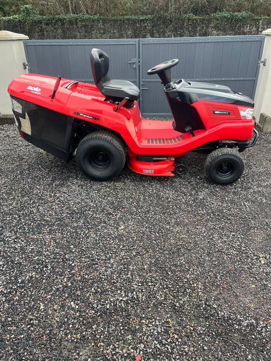 Ride on lawnmower - Image 1