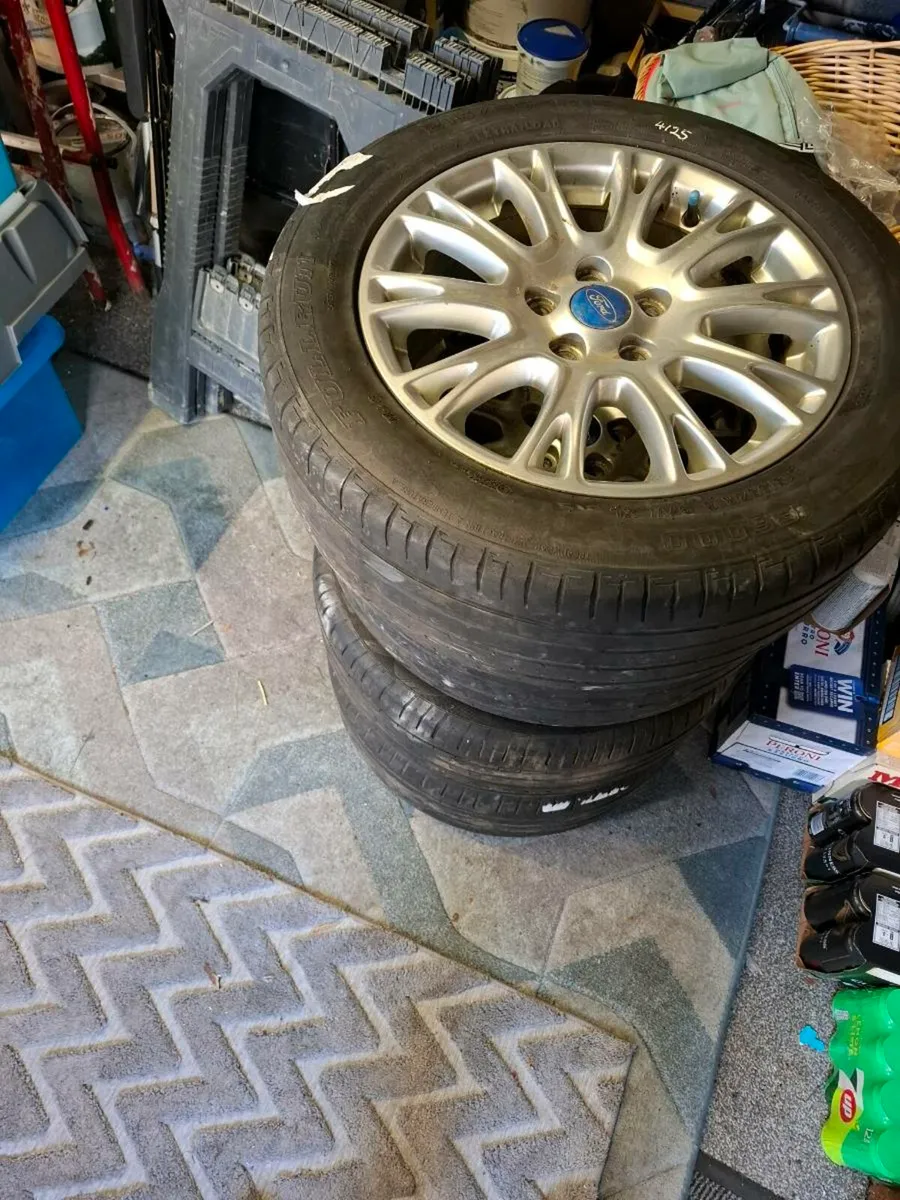 Ford focus 15 inch alloys - Image 1