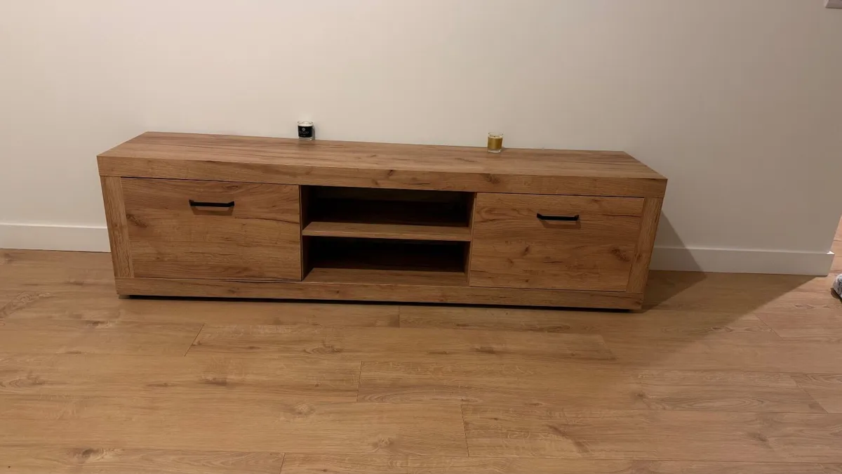 TV stand - Image 1