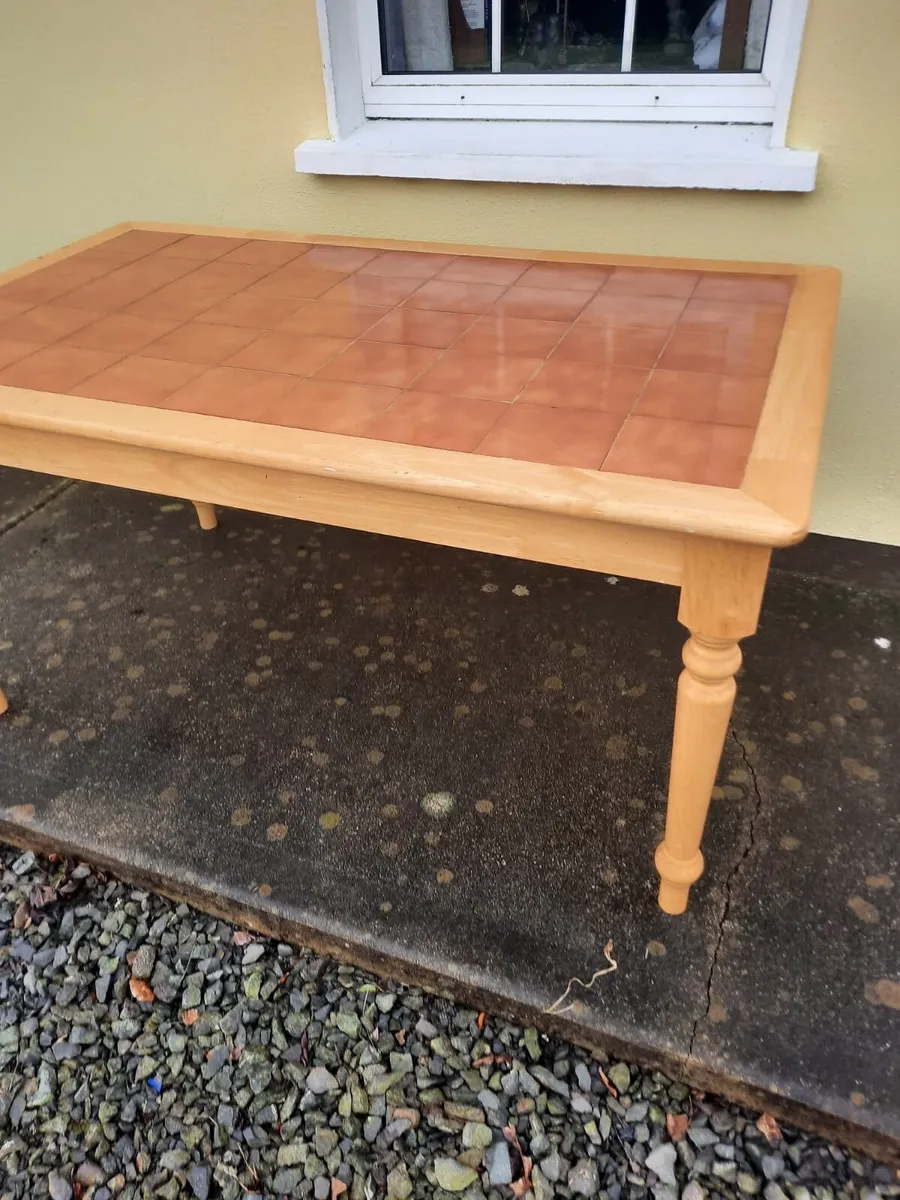 Kitchen table - Image 1