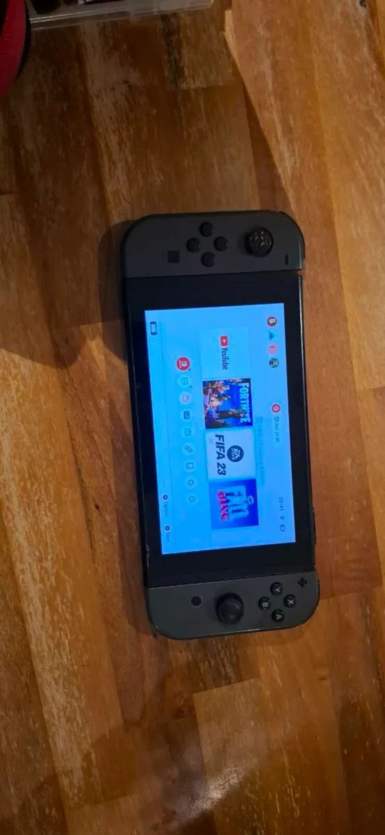 Nintendo Switch - Image 4