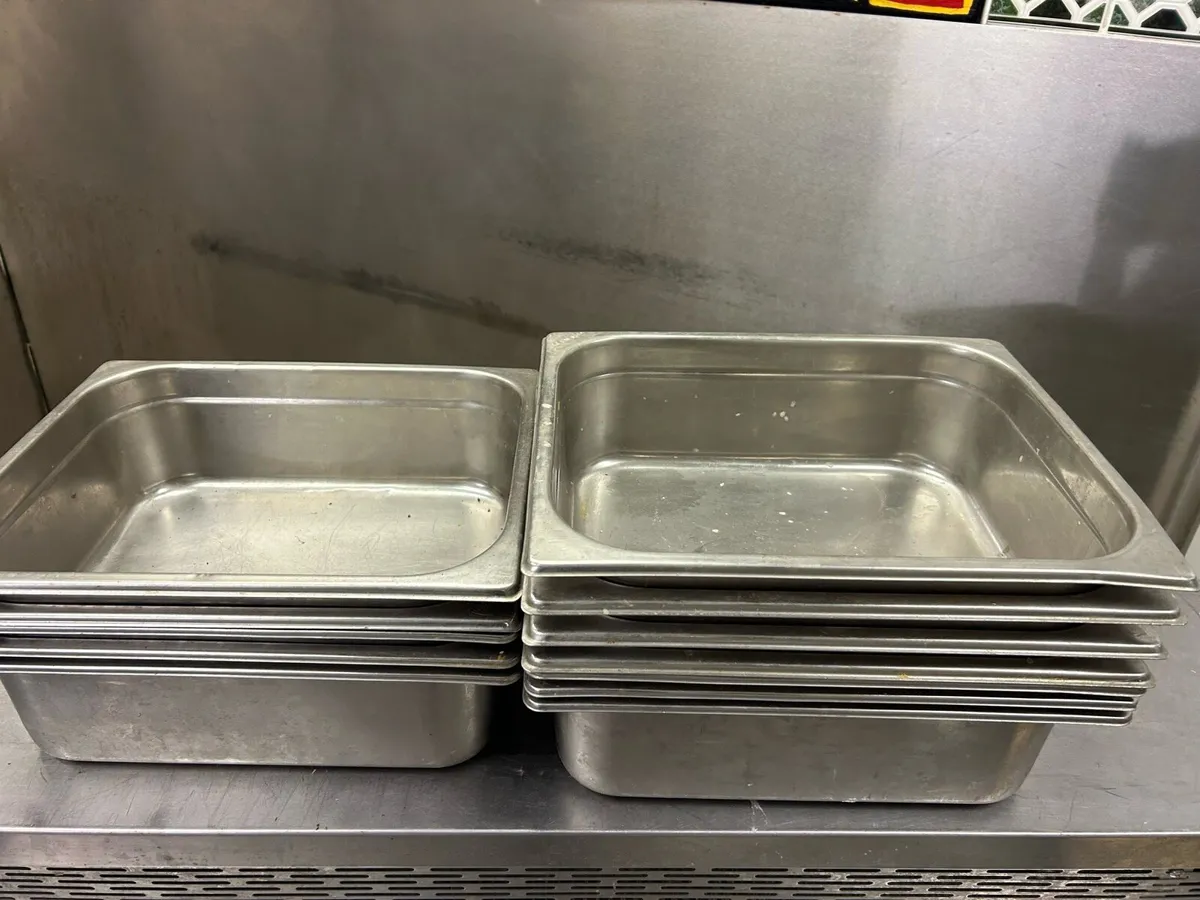 Stainless steel trays. - Image 4