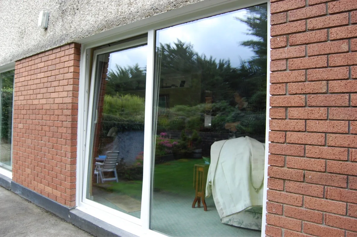 Sliding door - Image 1