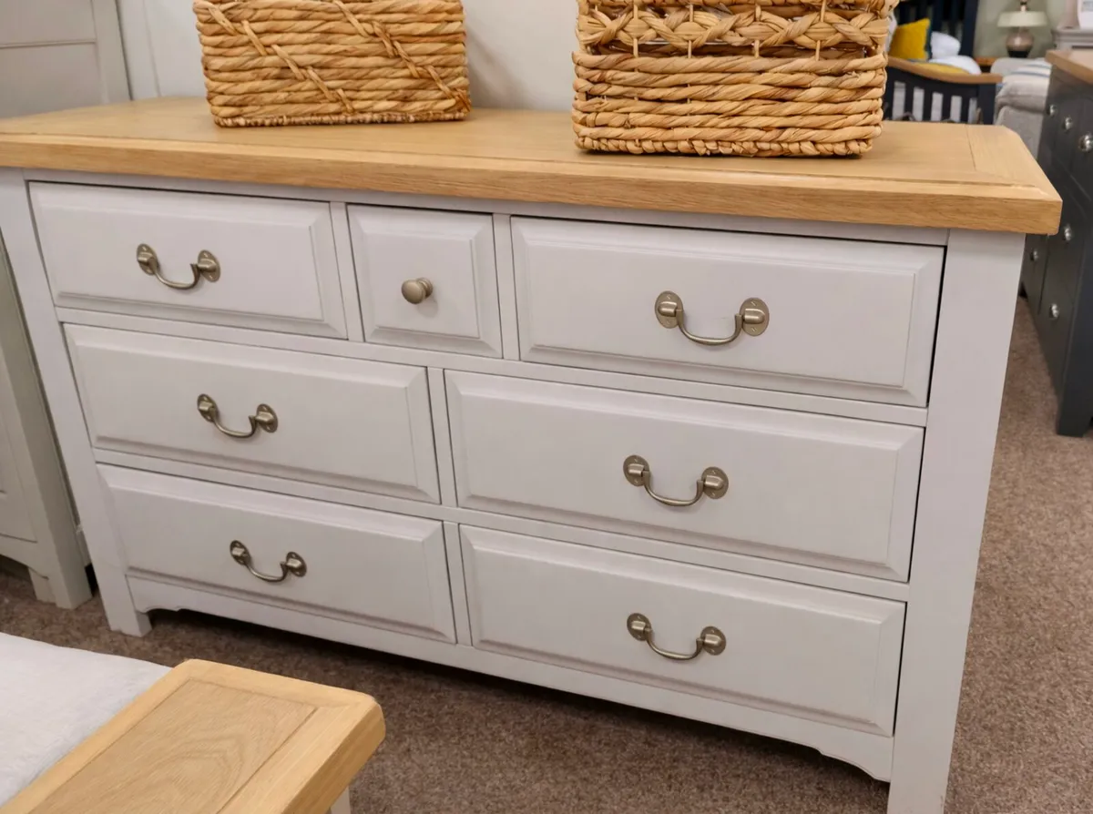 Wide 7 Drawer Chest Oak New in box - Image 1