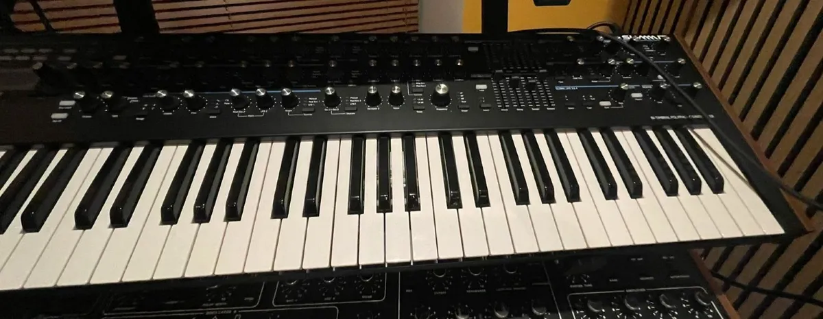 Novation Summit Keyboard - Image 4