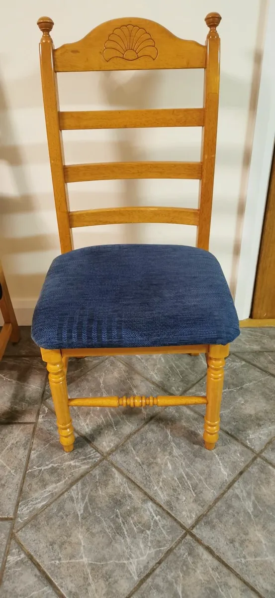 Kitchen table and six chairs - Image 4