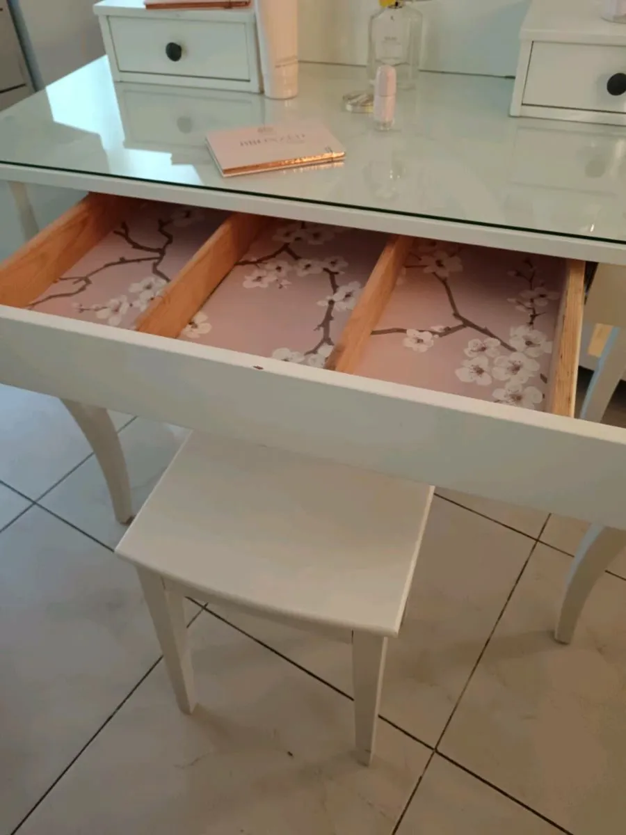 Dressing table and stool - Image 3