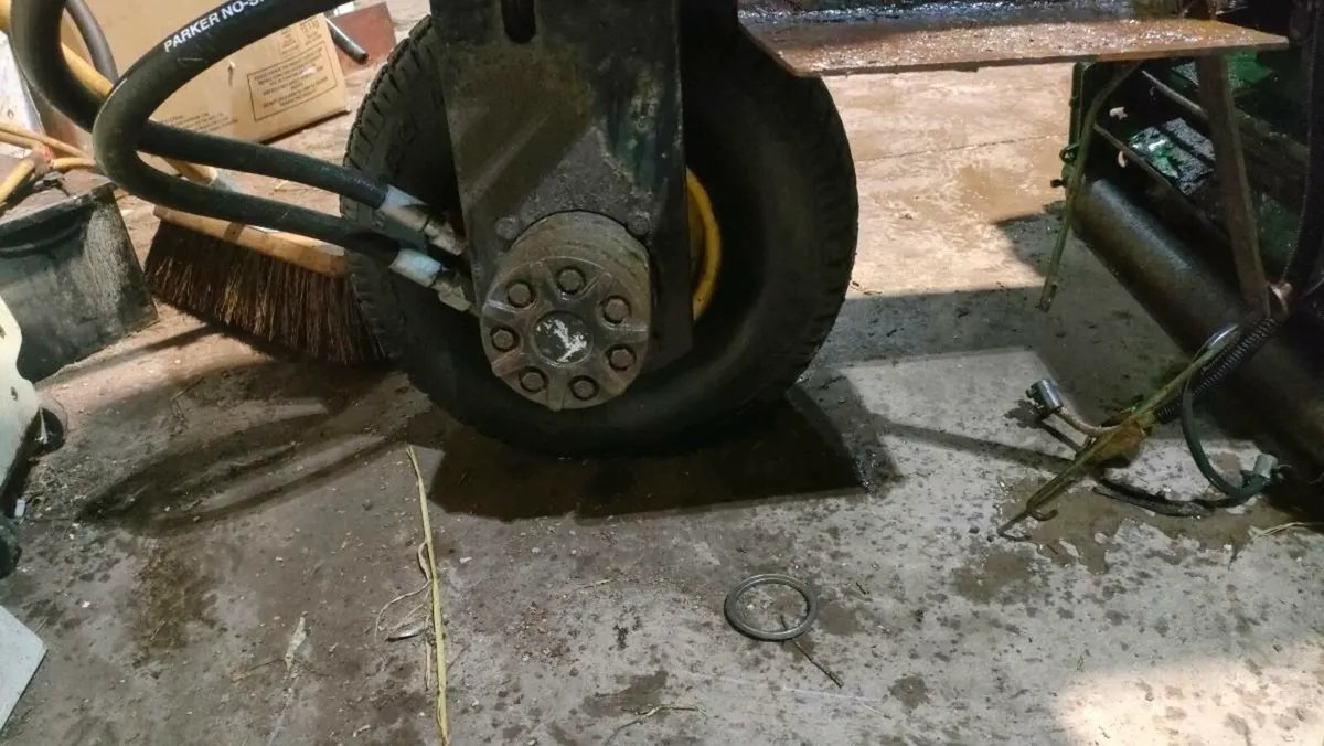 John Deere lawnmower - Image 4