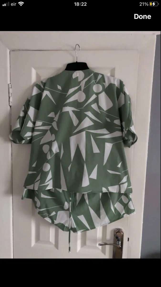 Ladies two piece suit size L €10 - Image 2