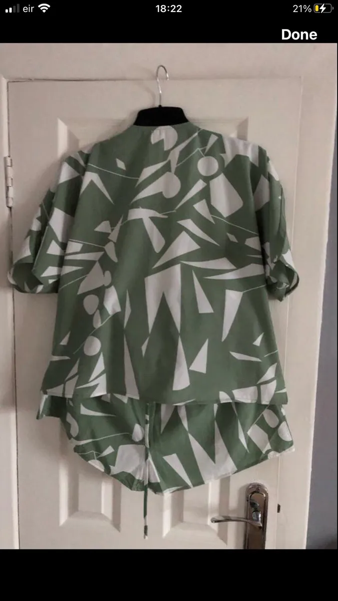 Ladies two piece suit size L €10 - Image 4