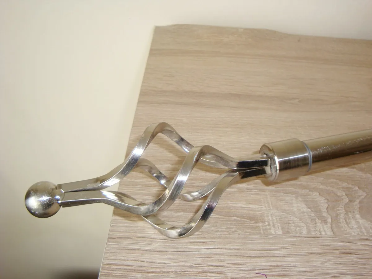 Silver curtain pole 98-156cm small window - Image 3
