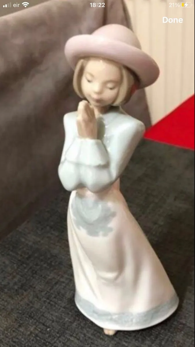 Noa Lladro lady figure €40 - Image 1