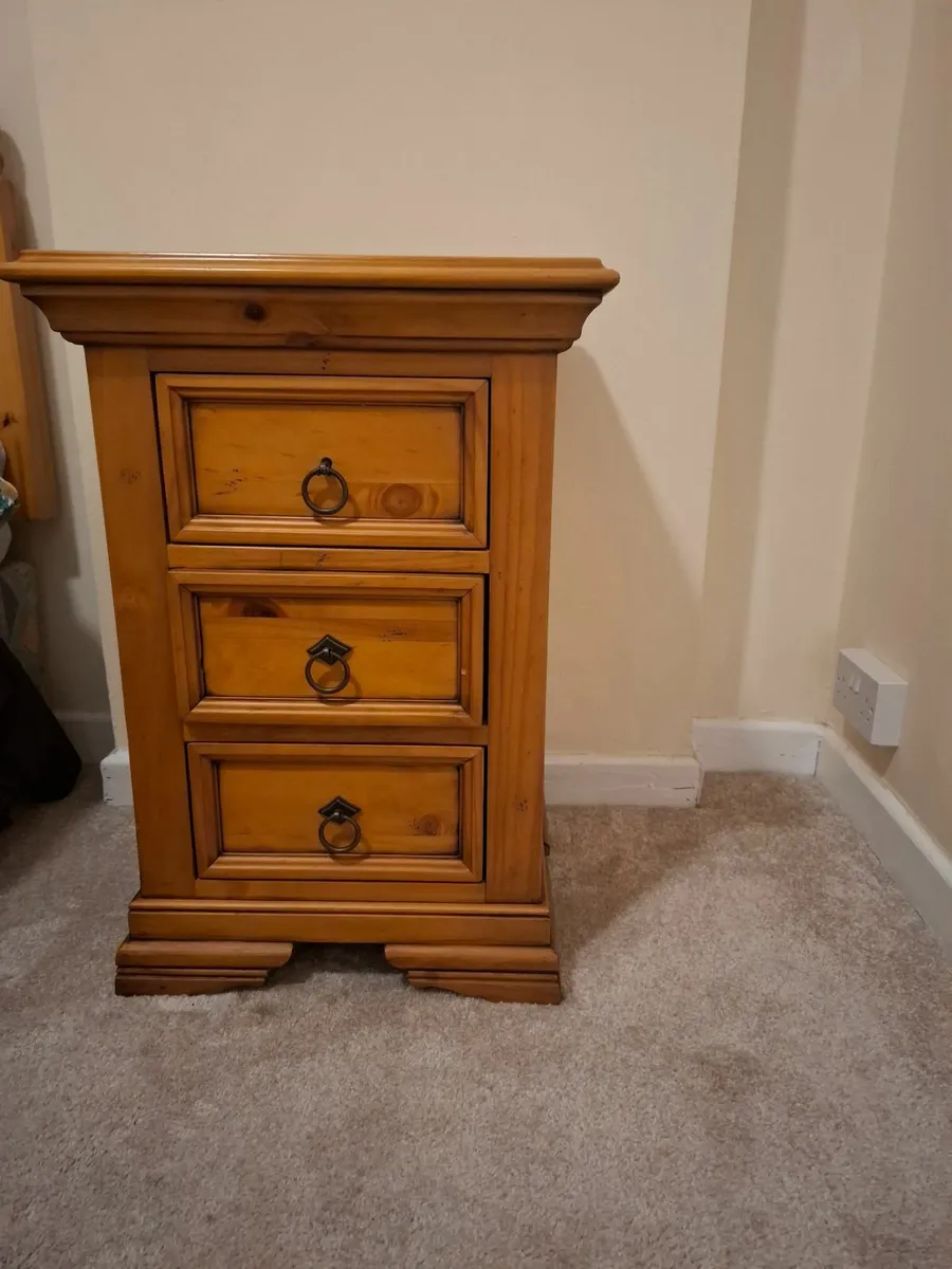 Two bedside lockers - Image 2