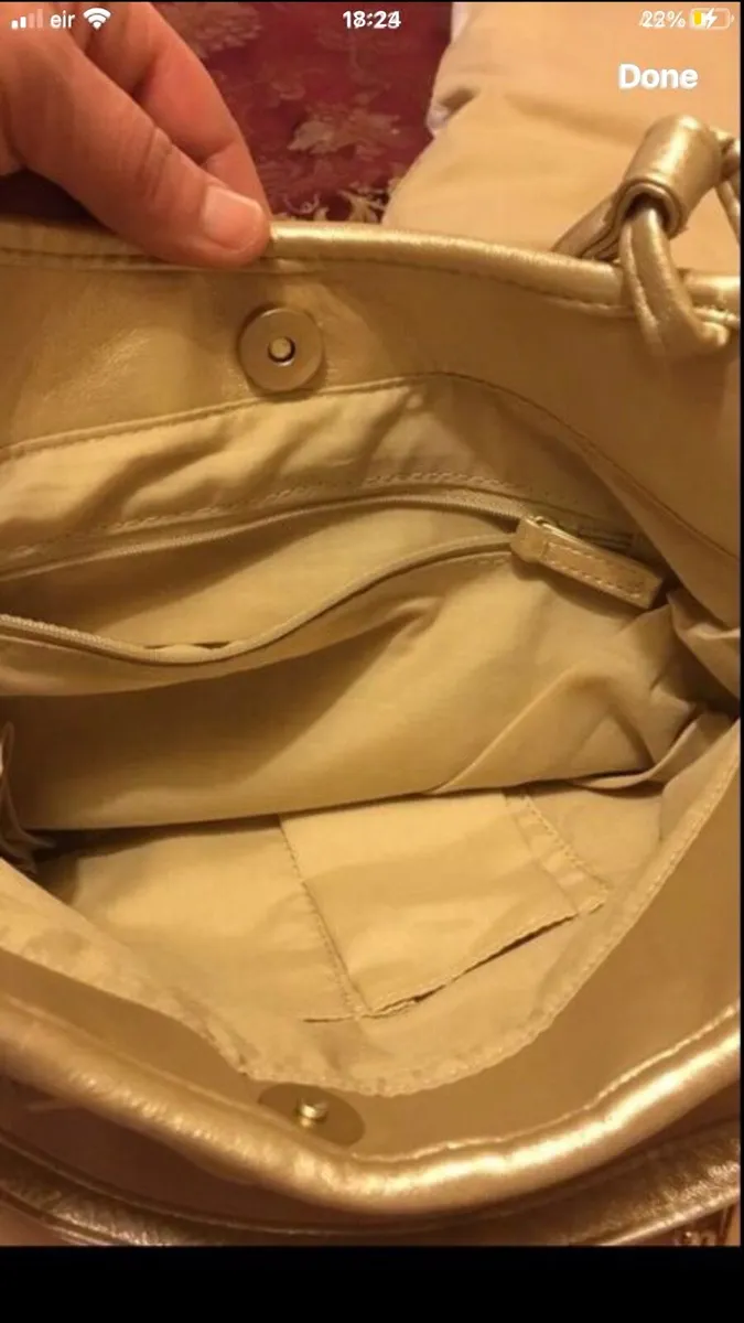 Ladies gold bag €10 - Image 3