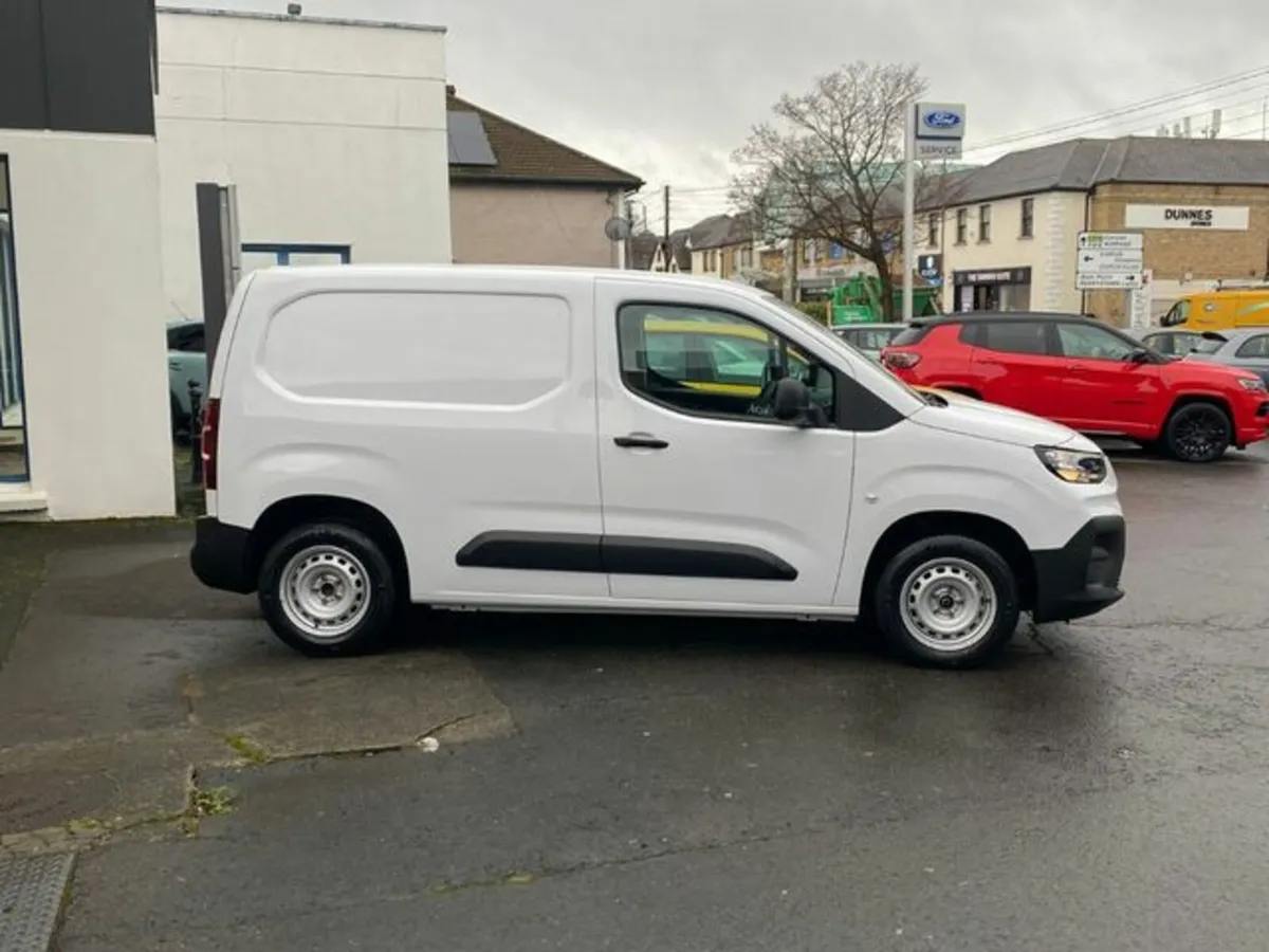 Fiat Doblo SWB 1.5TD 100HP 650KG, 3 Front Seats - Image 4
