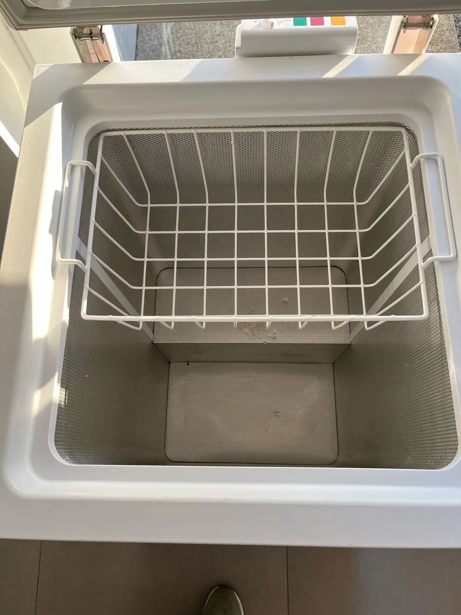 Small chest freezer - Image 3