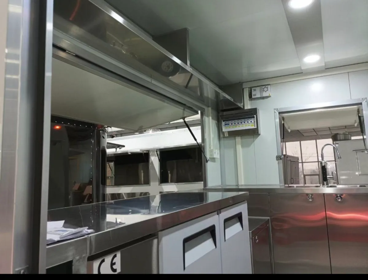 Catering trailer - Image 4