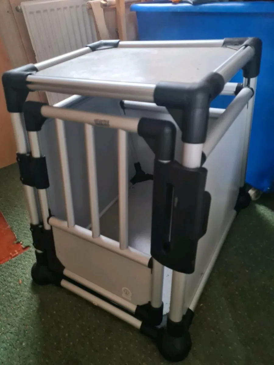 Trixie Aluminium dog crate (S) ,2 xl plastic beds - Image 2