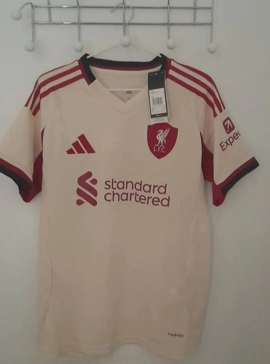 Soccer jerseys/kits and tracksuits - Image 4