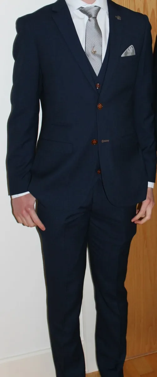 Men's Suit - Image 1