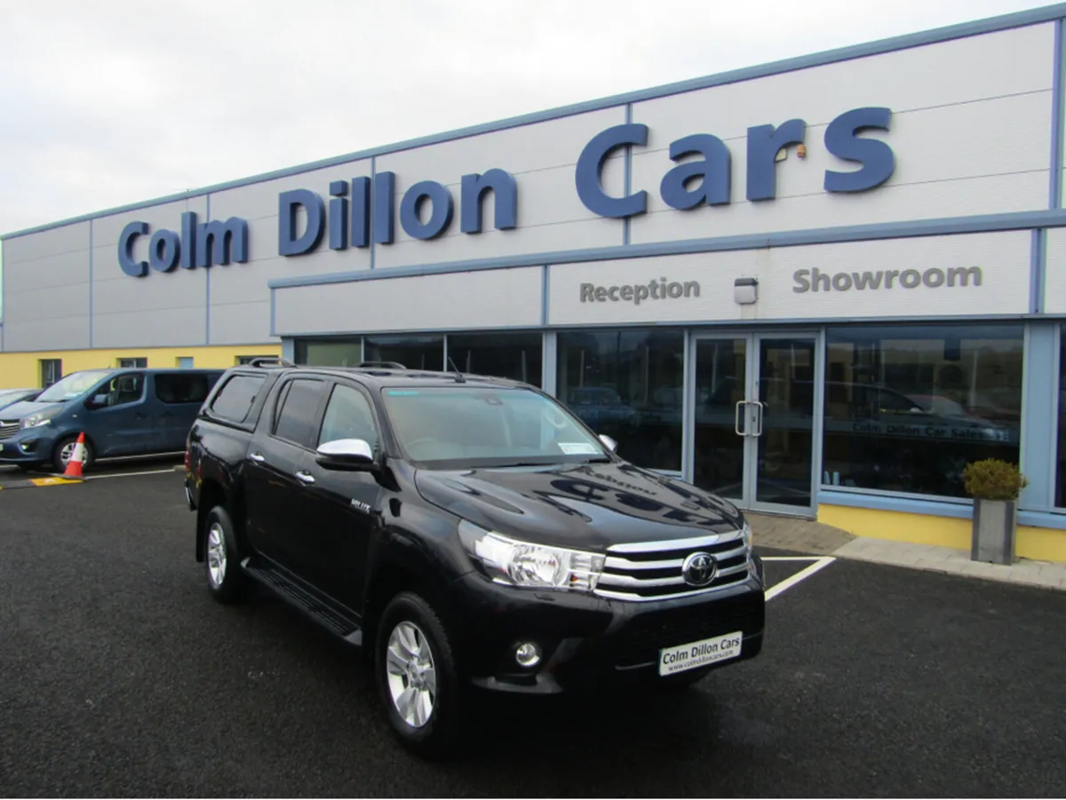 Toyota Hilux DOUBLE CAB SR5 4DR - Image 1