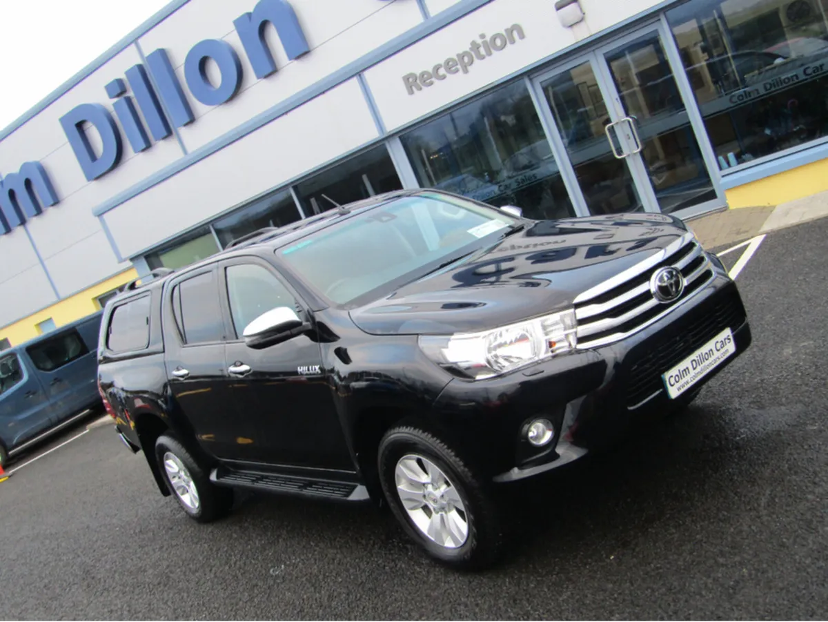 Toyota Hilux DOUBLE CAB SR5 4DR - Image 2