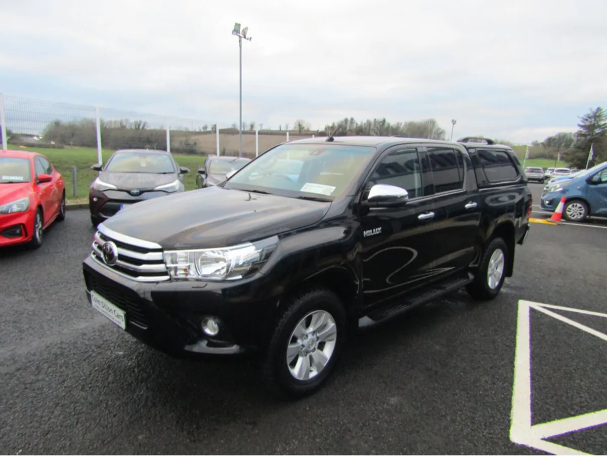 Toyota Hilux DOUBLE CAB SR5 4DR - Image 4