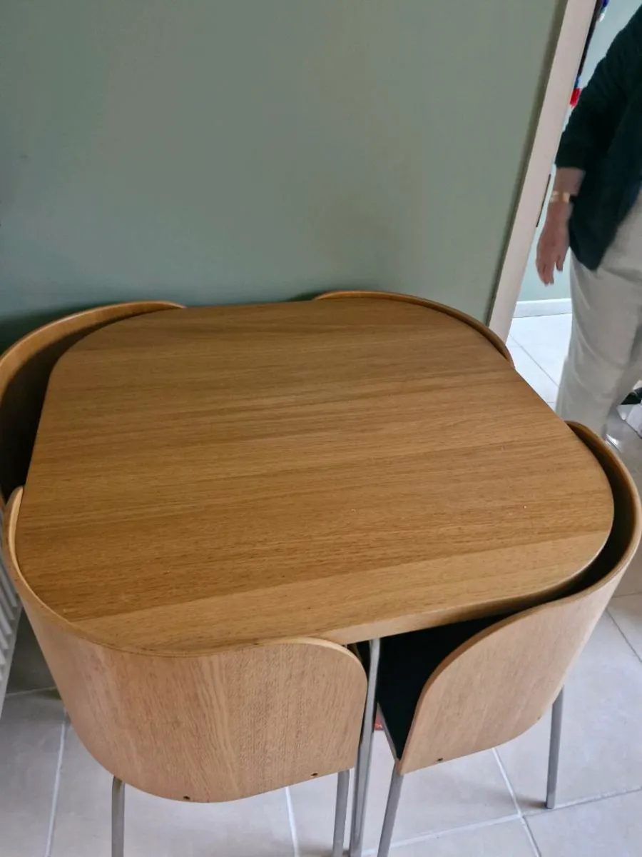 Tables and chairs - Image 1