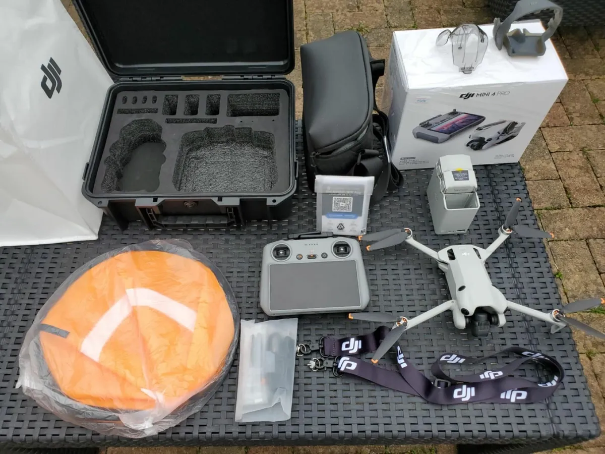 DJI mini 4 Pro Combo - Image 1