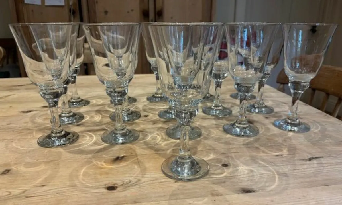 Wine glasses x 8 - Image 2