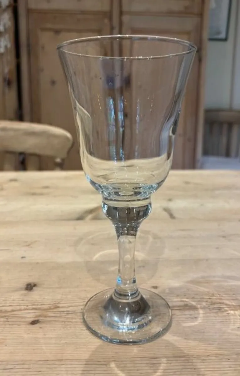 Wine glasses x 8 - Image 3