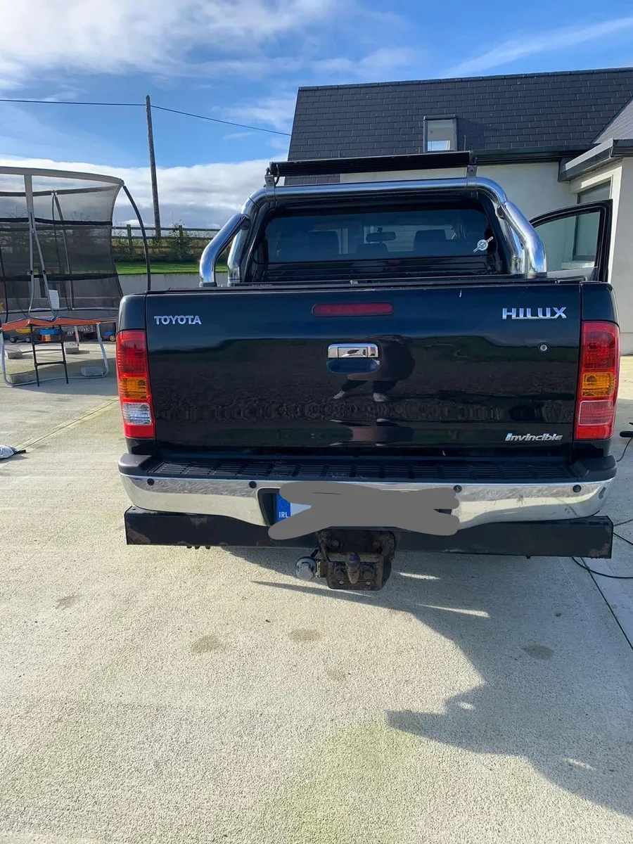 Toyota Hilux Invincible - Image 2