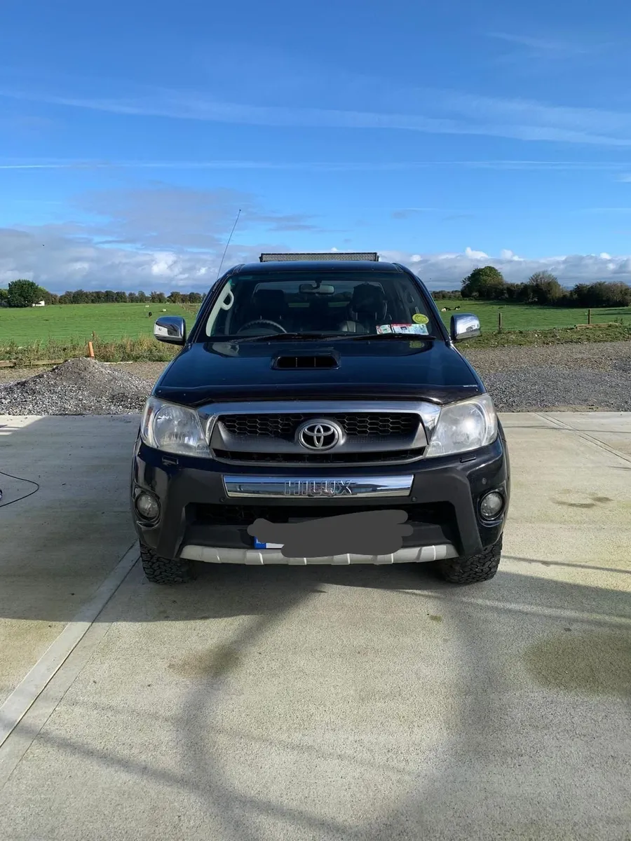 Toyota Hilux Invincible - Image 1