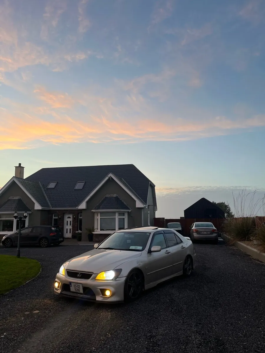 Lexus IS200 - Image 1