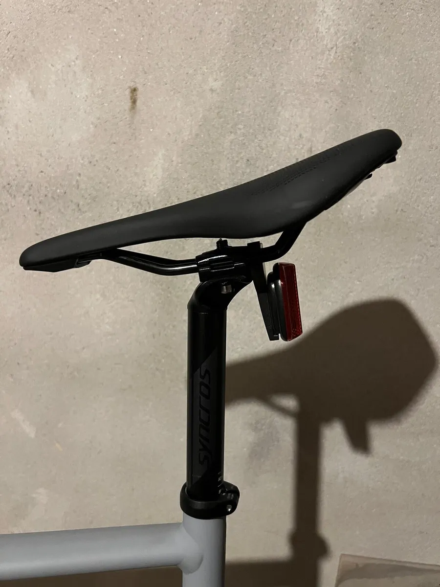 Bike saddle new - Image 1