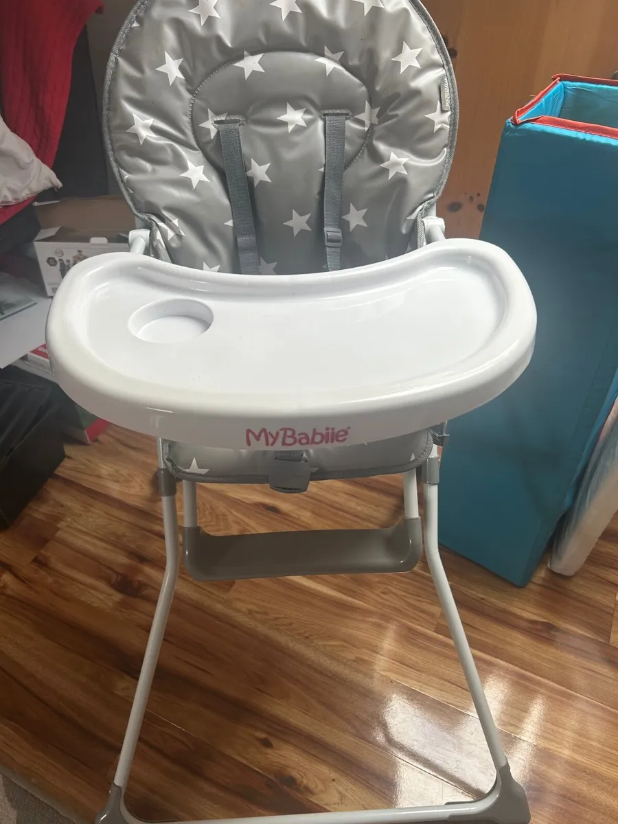 High chair + travel cot - Image 1