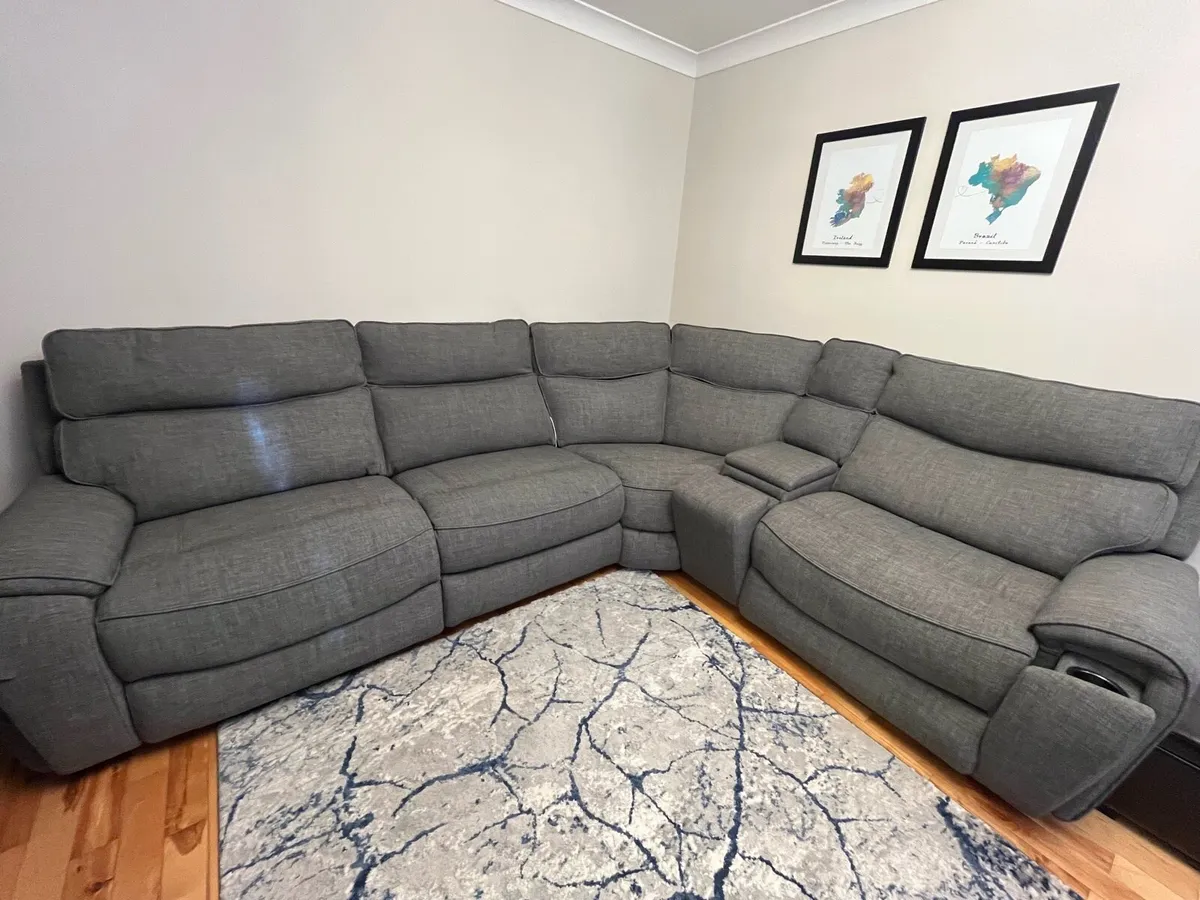 L Couch 5 seat recliner + console - Image 1