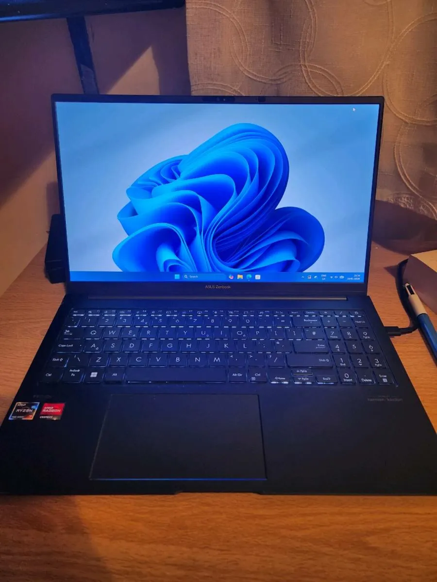 Asus Zenbook 15 - 16GB RAM, 512GB SSD, Ryzen 7 - Image 1