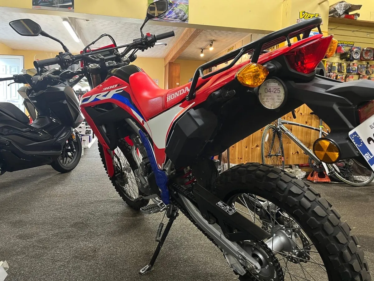 Motorcycle - Image 4