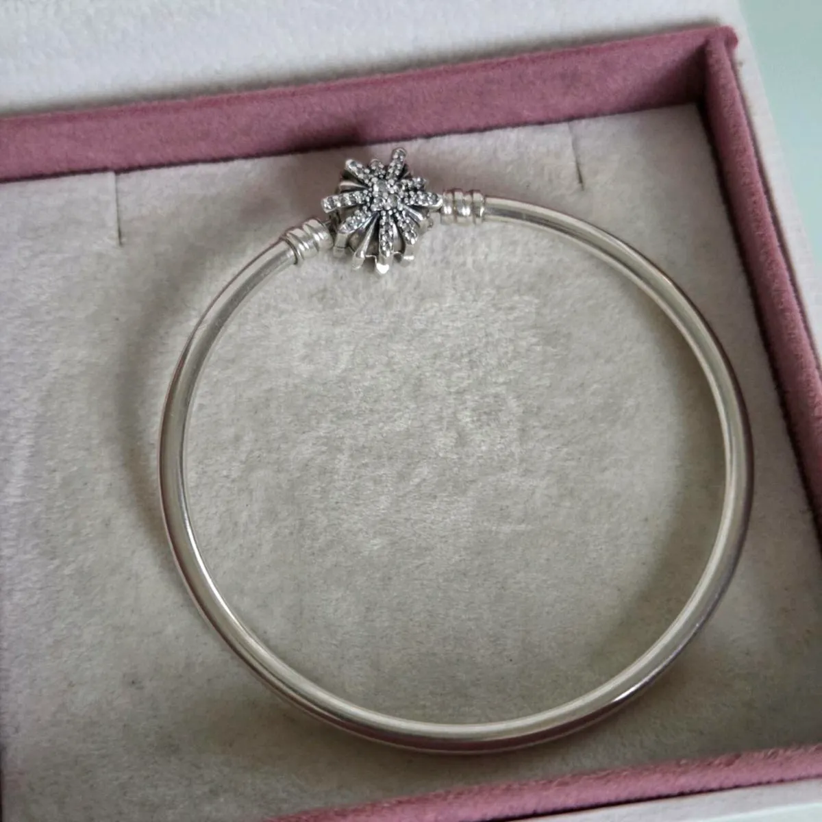 Pandora snowflake bracelet - Image 1