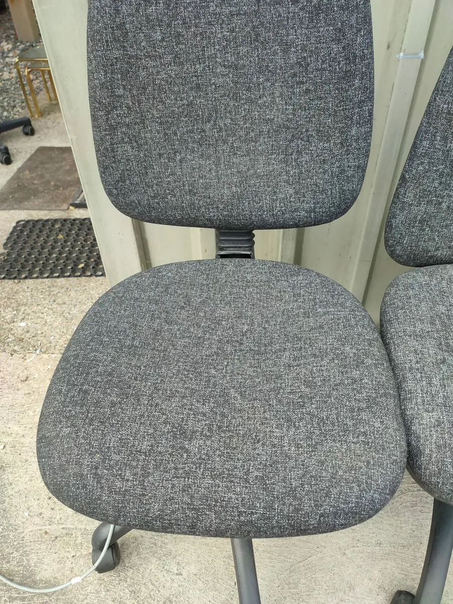 Office Chairs - Image 4